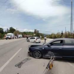 Karabük'te iki otomobil çarpıştı: Yaralılar var!
