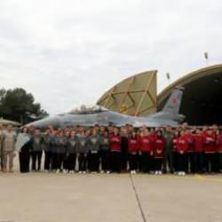 Lise &ouml;ğrencilerinden Merzifon 5. Ana Jet &Uuml;s Komutanlığına ziyaret