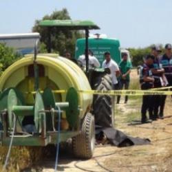 Trakt&ouml;r&uuml;n şaftına kıyafetleri dolanan gen&ccedil; kızın feci &ouml;l&uuml;m&uuml;