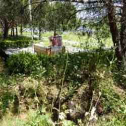 İstanbul'da tepki &ccedil;eken g&ouml;r&uuml;nt&uuml;: Şehit mezarlığının etrafını delik deşik ettiler