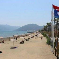 Bakan Ersoy duyurdu: 16 plaja daha Mavi Bayrak