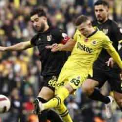 Fenerbahçe, şampiyonluk umuduyla sahaya çıkıyor