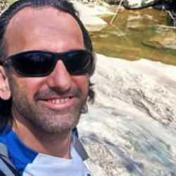  Kayalıklardan d&uuml;şen dağcı hayatını kaybetti