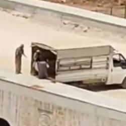 Mardin&rsquo;de skandal g&ouml;r&uuml;nt&uuml;! Kamyonetteki &ccedil;&ouml;pleri dereye boşalttılar