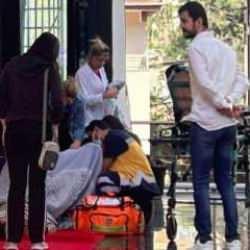 Otel kapısının &ouml;n&uuml;nde doğum yaptı