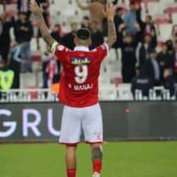 Rey Manaj taraftarlarla vedalaştı!