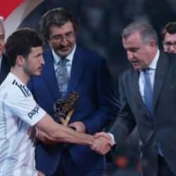 Salih Uçan "maçın adamı" seçildi
