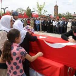 Şehit Yahya Yıldız toprağa verildi! Bakan Yerlikaya'dan şehidin babasına telefon