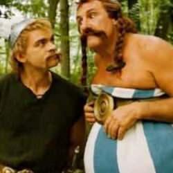 &Uuml;nl&uuml; oyuncudan foto muhabirine yumruklu saldırı!