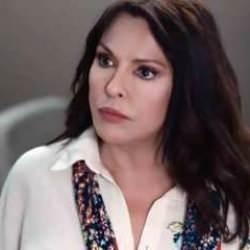 Yeşil&ccedil;am'ın unutulmaz ismi Aydan Şener'den korkutan haber! Ameliyat masasına yattı