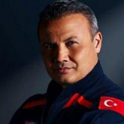 Alper Gezeravcı'nın da i&ccedil;inde bulunduğu ara&ccedil; kaza yaptı! Sağlık durumu hakkında a&ccedil;ıklama