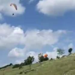 Ankara'da feci olay: Birbirine dolanan paraş&uuml;tler yere &ccedil;akıldı