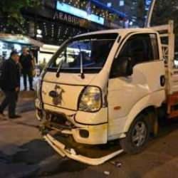 Ankara'da kamyonet 11 araca &ccedil;arptı! Ara&ccedil;lar &ccedil;ekiciyle kaldırıldı