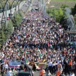 Bing&ouml;l&rsquo;de binlerce kişi Gazze i&ccedil;in y&uuml;r&uuml;d&uuml;