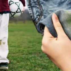 Çim lekesi nasıl çıkar? 4 farklı yöntem ile çıkarılması zor çim lekelerine elveda deyin!