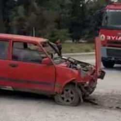 Ciple otomobil &ccedil;arpıştı: 1 &ouml;l&uuml;, 2 yaralı