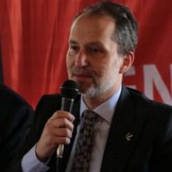 Fatih Erbakan: Başıboş köpeklerin hayatına son vermeyelim