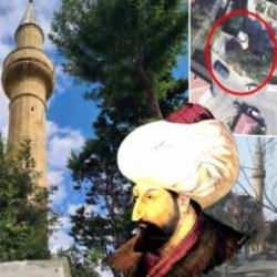 Fethin yıld&ouml;n&uuml;m&uuml;nde Fatih'in Silivri'deki emaneti mahzun... Caminin sadece minaresi kaldı