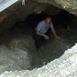 Hatay'da oluşan devasa çukur merak uyandırıyor