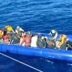 İzmir a&ccedil;ıklarında 37 d&uuml;zensiz g&ouml;&ccedil;men kurtarıldı