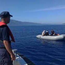 Kuşadası a&ccedil;ıklarında 16 ka&ccedil;ak g&ouml;&ccedil;men kurtarıldı