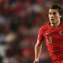 Milli futbolcu Çağlar Söyüncü evlendi! Evlendiği ünlü isim ortaya çıktı 