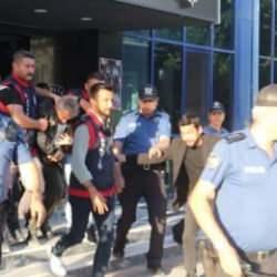 M&uuml;ge Anlı &ouml;fkeden deliye d&ouml;nm&uuml;şt&uuml;: Anne ve &uuml;vey babayı lin&ccedil;ten polis kurtardı