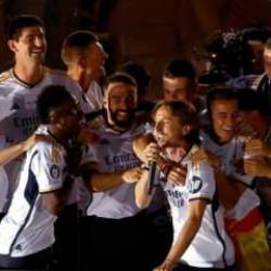 Şampiyonluk kutlamasında özel anlar! Ancelotti, Arda Güler'i böyle takdim etti