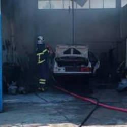 Tamire getirilen otomobilde yangın çıktı