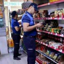 Terme’de zabıta ekipleri marketleri denetledi