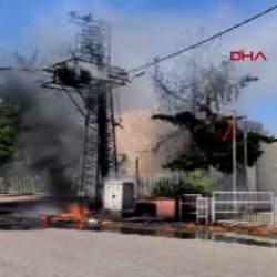 Trafo patladı, alevler az kalsın mahalleyi sarıyordu