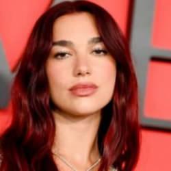 &Uuml;nl&uuml; şarkıcı Dua Lipa'dan Gazze i&ccedil;in "kalıcı ateşkes" &ccedil;ağrısı