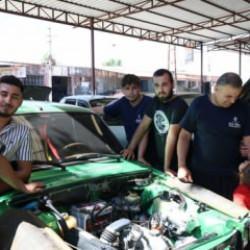 Adanalılardan kavurucu sıcaklara ilgin&ccedil; &ccedil;&ouml;z&uuml;m! Eski ara&ccedil;lara ev tipi klima taktırıyorlar