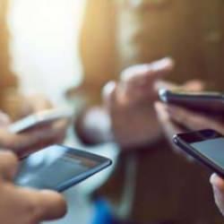 Ağrı ve uyuşma varsa dikkat! Akıllı telefonlar n&ouml;rolojik hastalıklara neden olabilir