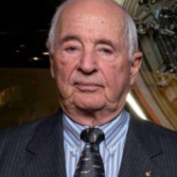 Apollo görevinde yer alan astronot uçak kazasında öldü