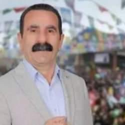 Belediye başkanı yurt dışına ka&ccedil;arken y&uuml;kl&uuml; miktarda para ile yakalandı!