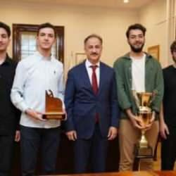 Boğazi&ccedil;i &Uuml;niversitesi, Katar'daki m&uuml;nazara turnuvasında birinci oldu