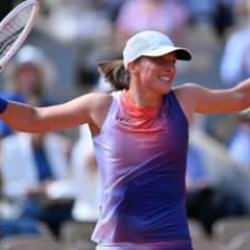 Iga Swiatek tarih yazdı! Roland Garros'ta üst üste 3. kez şampiyon