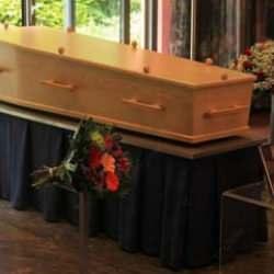 Öldü sanılan kadın cenazede dirildi