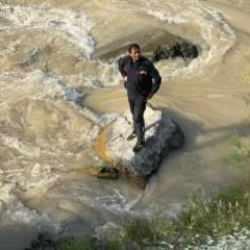 Otomobil Zap Suyu&rsquo;na u&ccedil;tu: &Ouml;ğretmen &ouml;ld&uuml;, polis eşi yaralandı