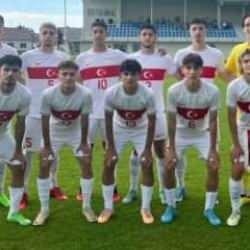 U18 Milli Takım oyuncuları, kamp yaptıkları Zagreb’de YKS’ye girdi