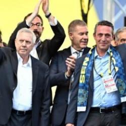 Ülker Stadı'nda tarihi anlar! Ali Koç ve Aziz Yıldırım el ele kürsüye çıktı