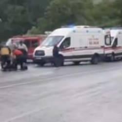 Yolcu otob&uuml;s&uuml; tırla &ccedil;arpıştı: 2 &ouml;l&uuml;, 4'&uuml; ağır 30 yaralı