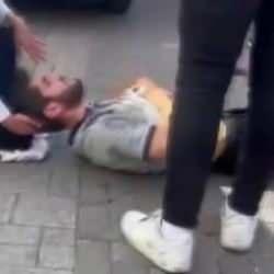 Zeytinburnu savaş alanına d&ouml;nd&uuml;! Kahvehane &ouml;n&uuml;nde birbirlerine girdiler: 3 yaralı 