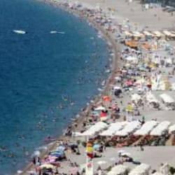 Antalya sahillerinde bayram kalabalığı