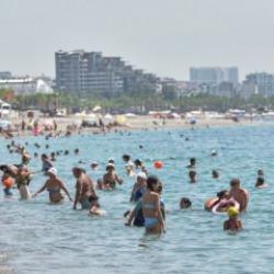 Antalya'da tatil yoğunluğunda yer bulamayanlar valiyi aradı! 1 milyon tatilci bekleniyor