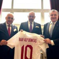 Bakan Bak, Varşova Büyükelçiliği'nde ağırlandı
