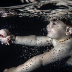 Bebeklerde y&uuml;zme eğitimi: Suyun şifalı g&uuml;c&uuml; iyileştiriyor