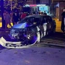 Bursa'da feci kaza: 5 canı taşıyan otomobil direğe çarptı