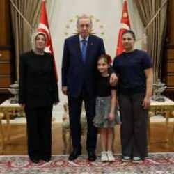 Cumhurbaşkanı Erdoğan, Sinan Ateş'in eşi ile g&ouml;r&uuml;şt&uuml;